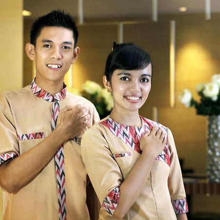 Aston Makassar Hotel&Convention Center Esterno foto