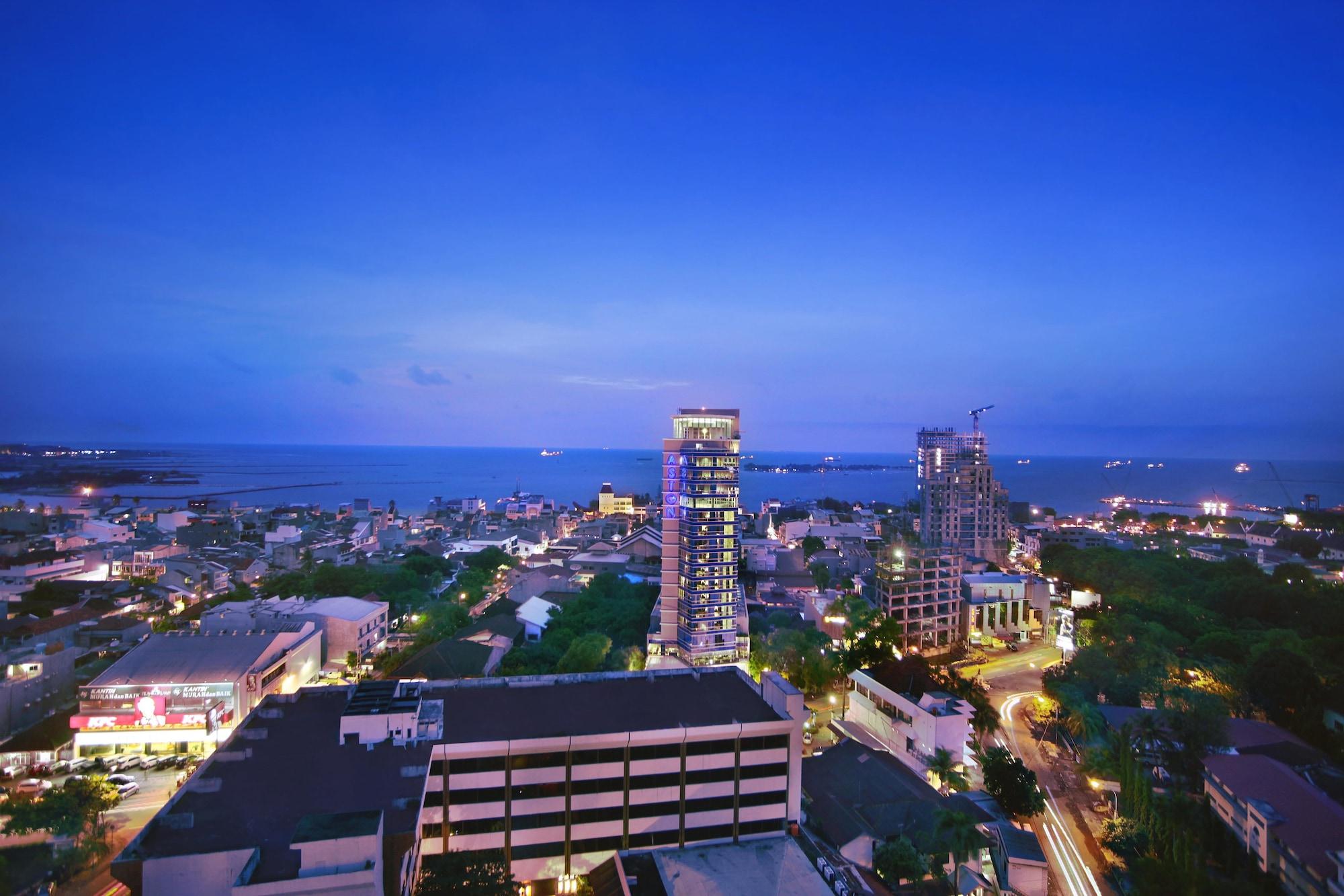 Aston Makassar Hotel&Convention Center Esterno foto