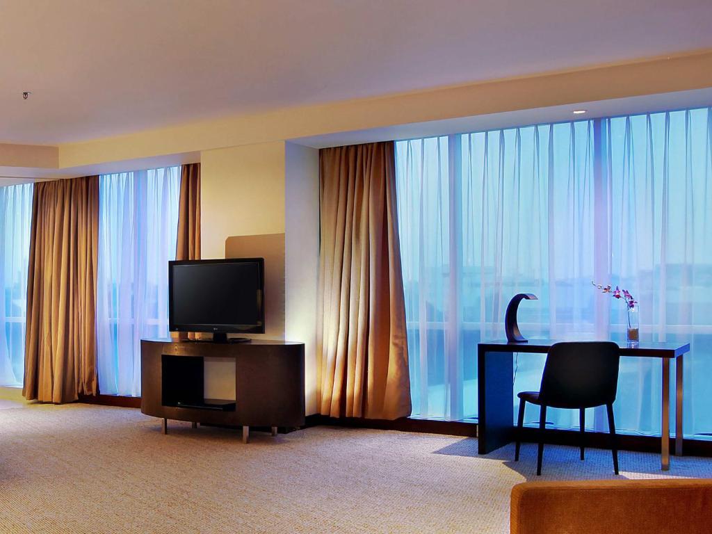 Aston Makassar Hotel&Convention Center Esterno foto