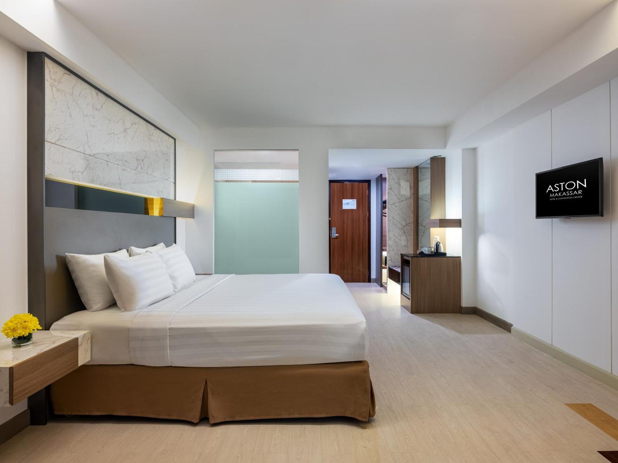 Aston Makassar Hotel&Convention Center Esterno foto