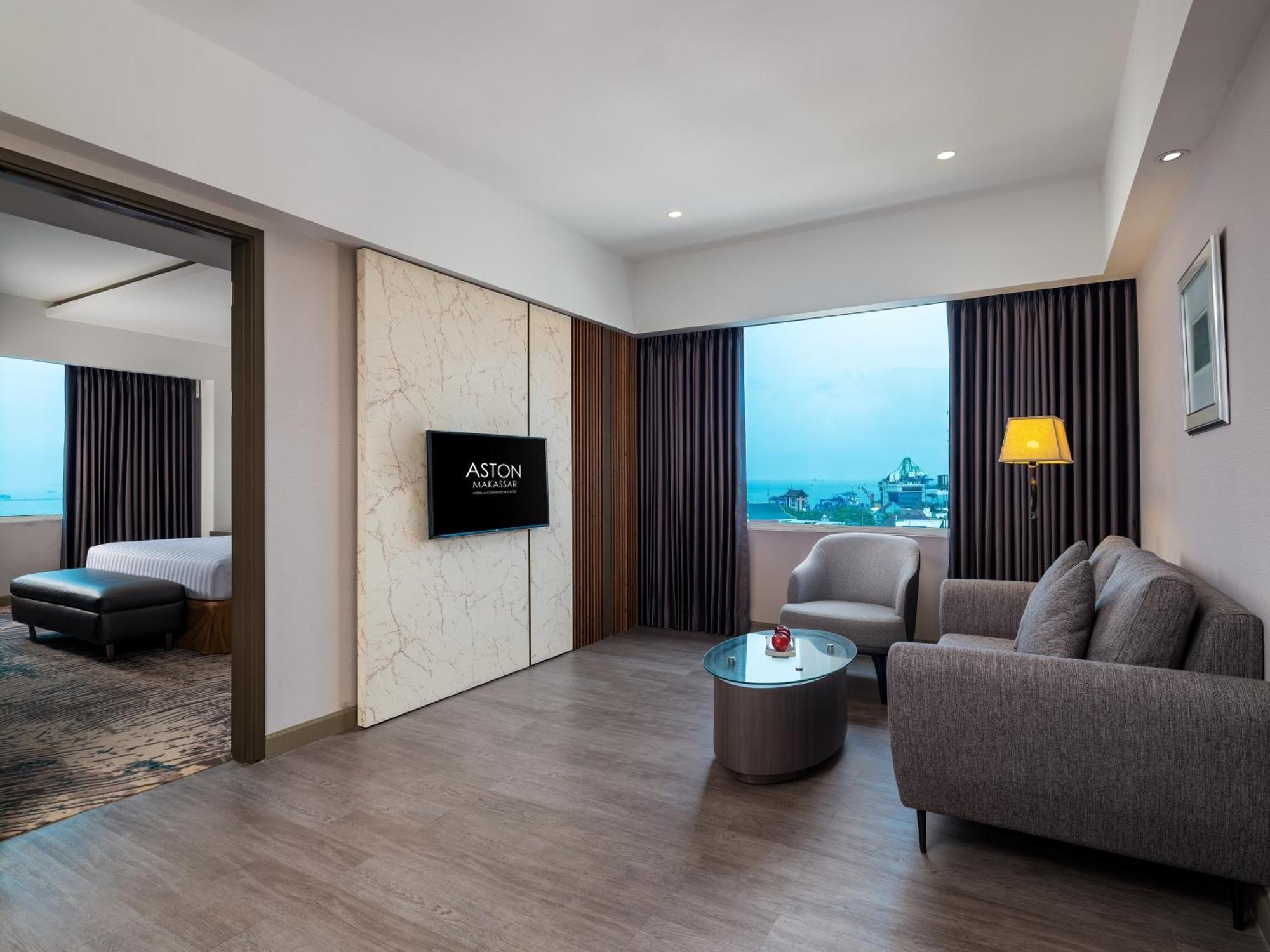 Aston Makassar Hotel&Convention Center Esterno foto