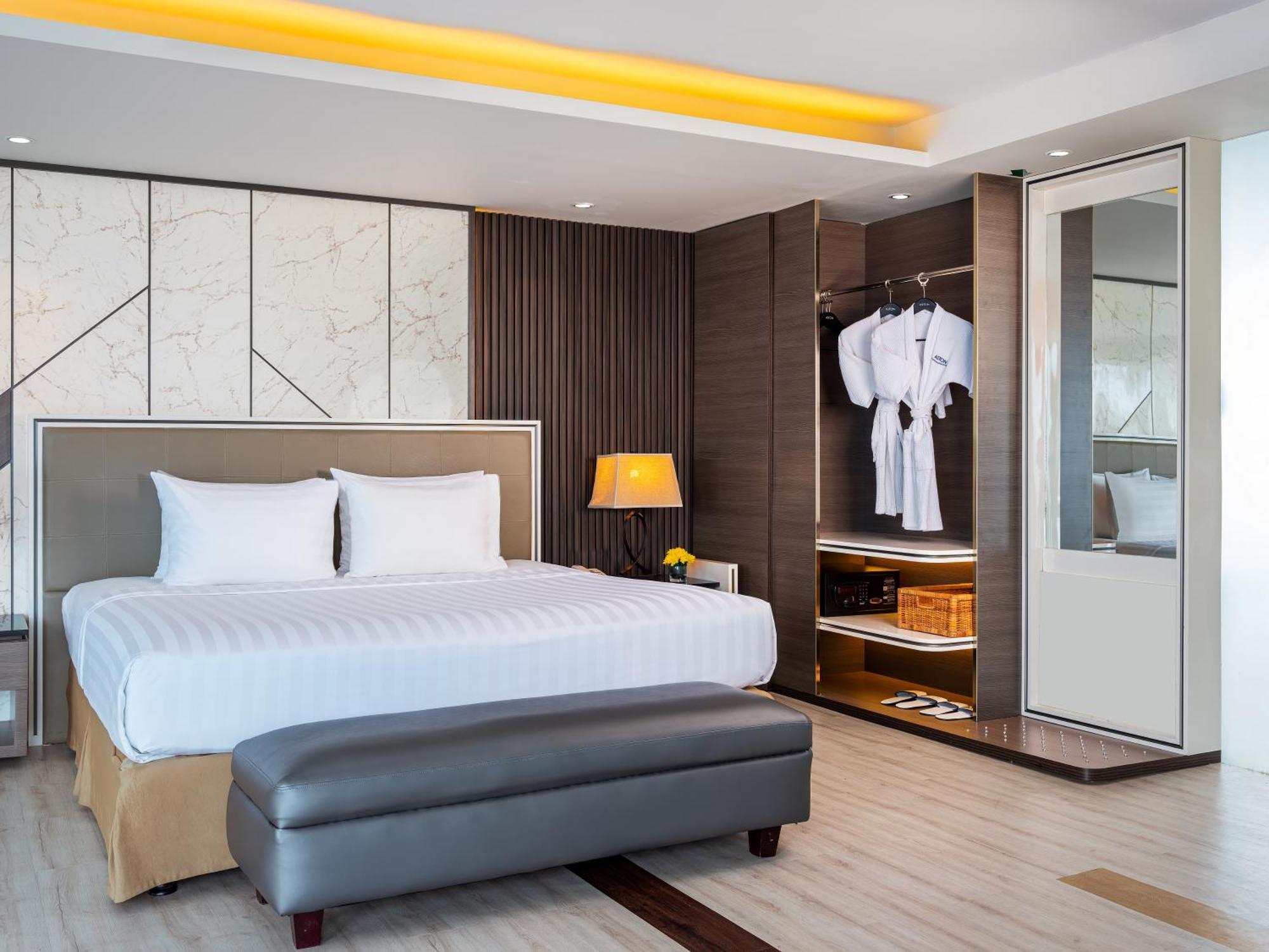 Aston Makassar Hotel&Convention Center Esterno foto