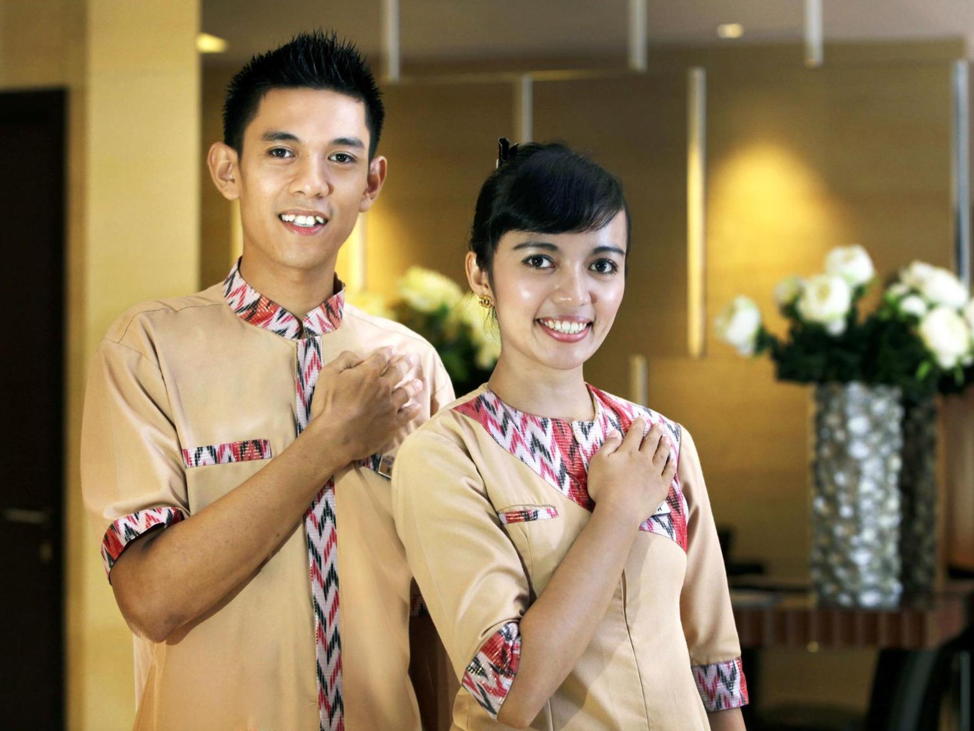 Aston Makassar Hotel&Convention Center Esterno foto