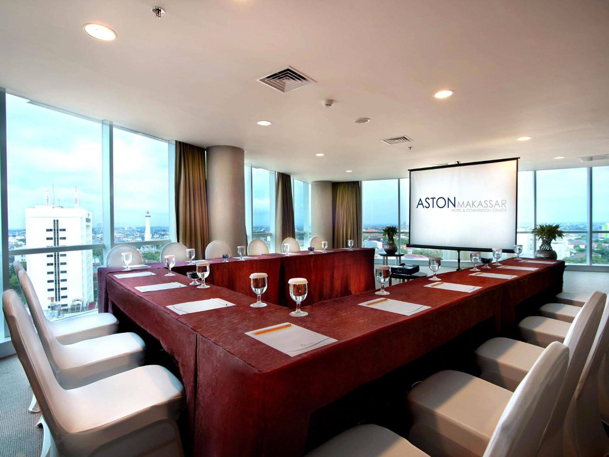 Aston Makassar Hotel&Convention Center Esterno foto