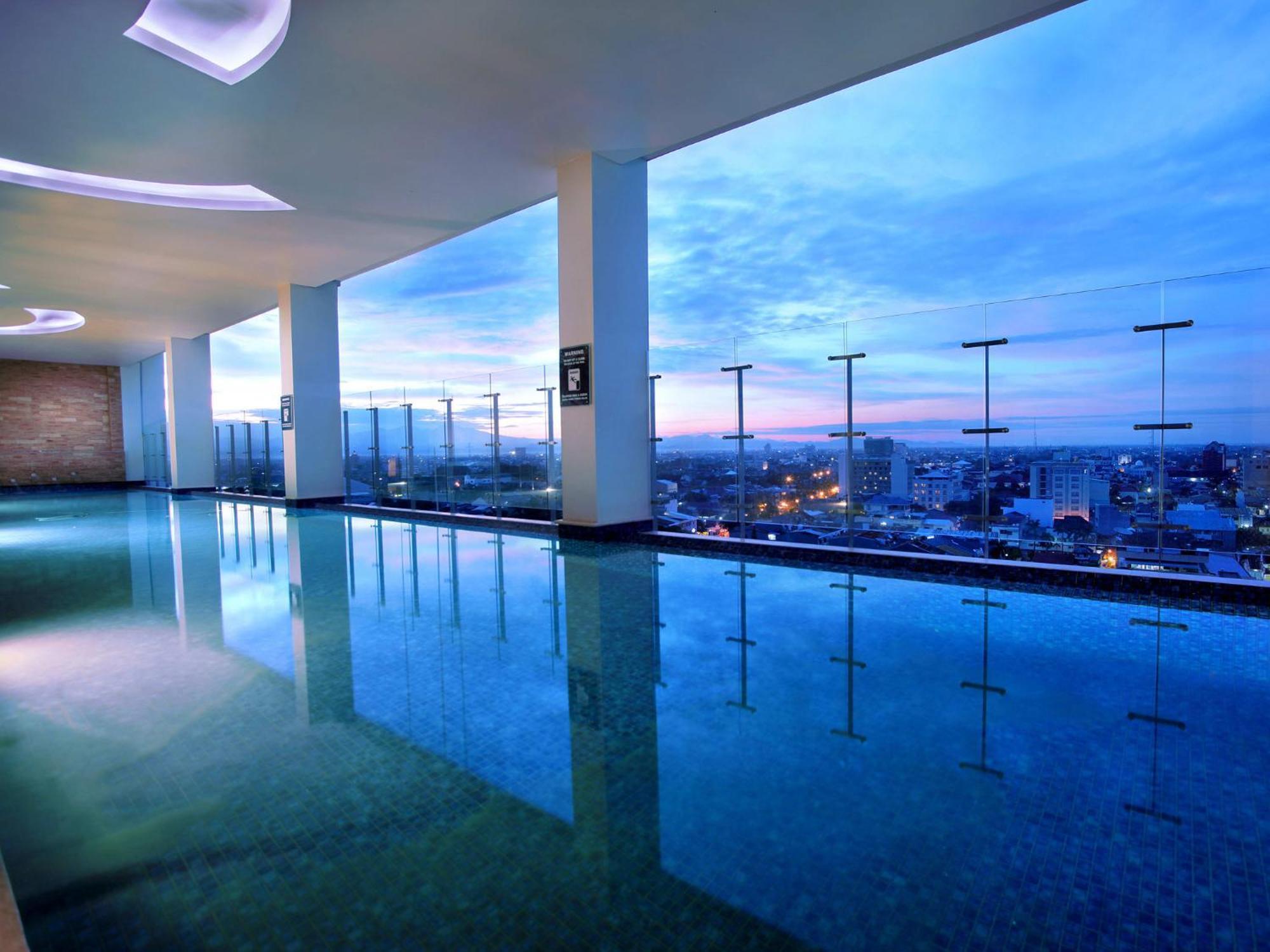 Aston Makassar Hotel&Convention Center Esterno foto