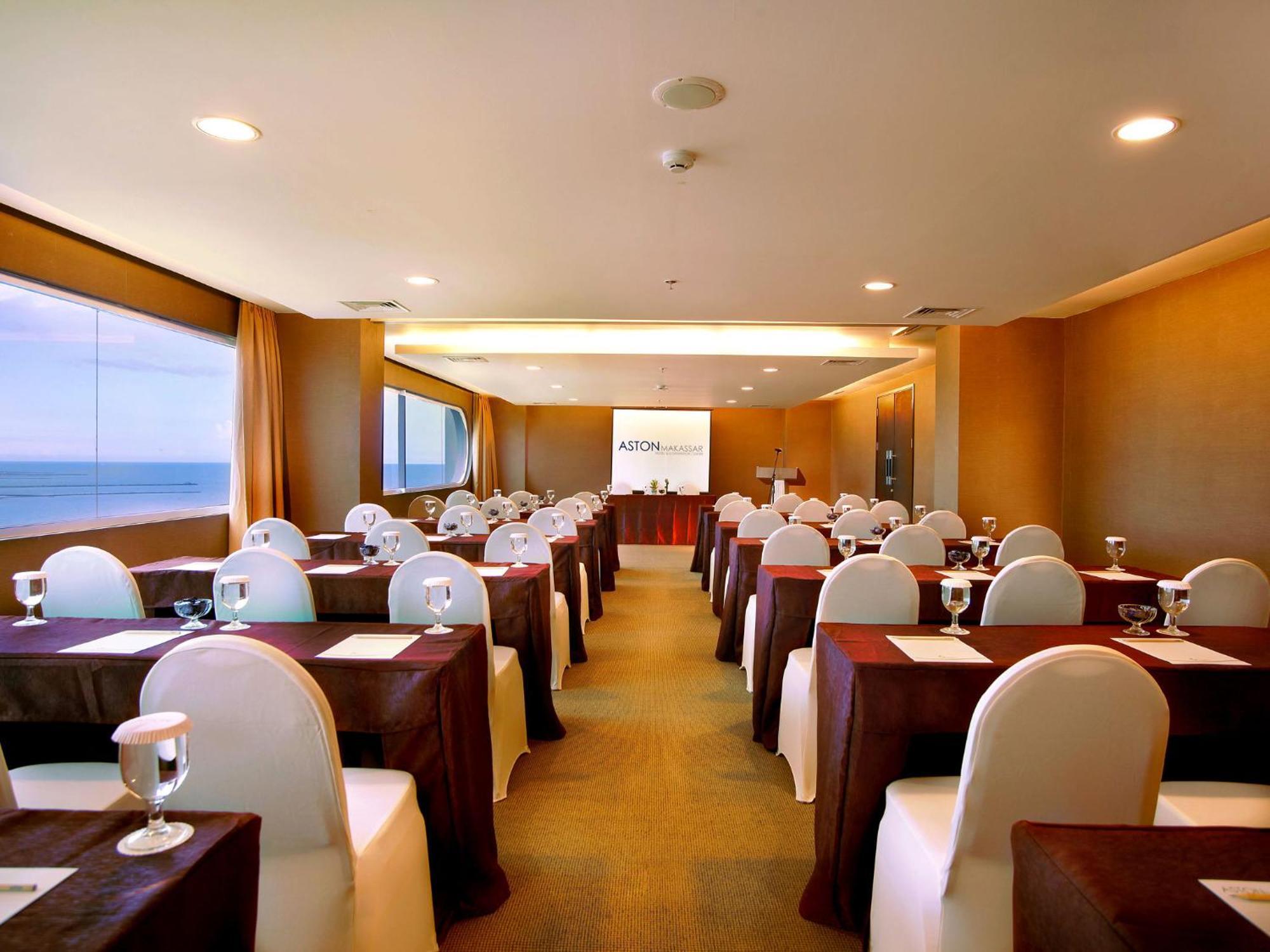 Aston Makassar Hotel&Convention Center Esterno foto