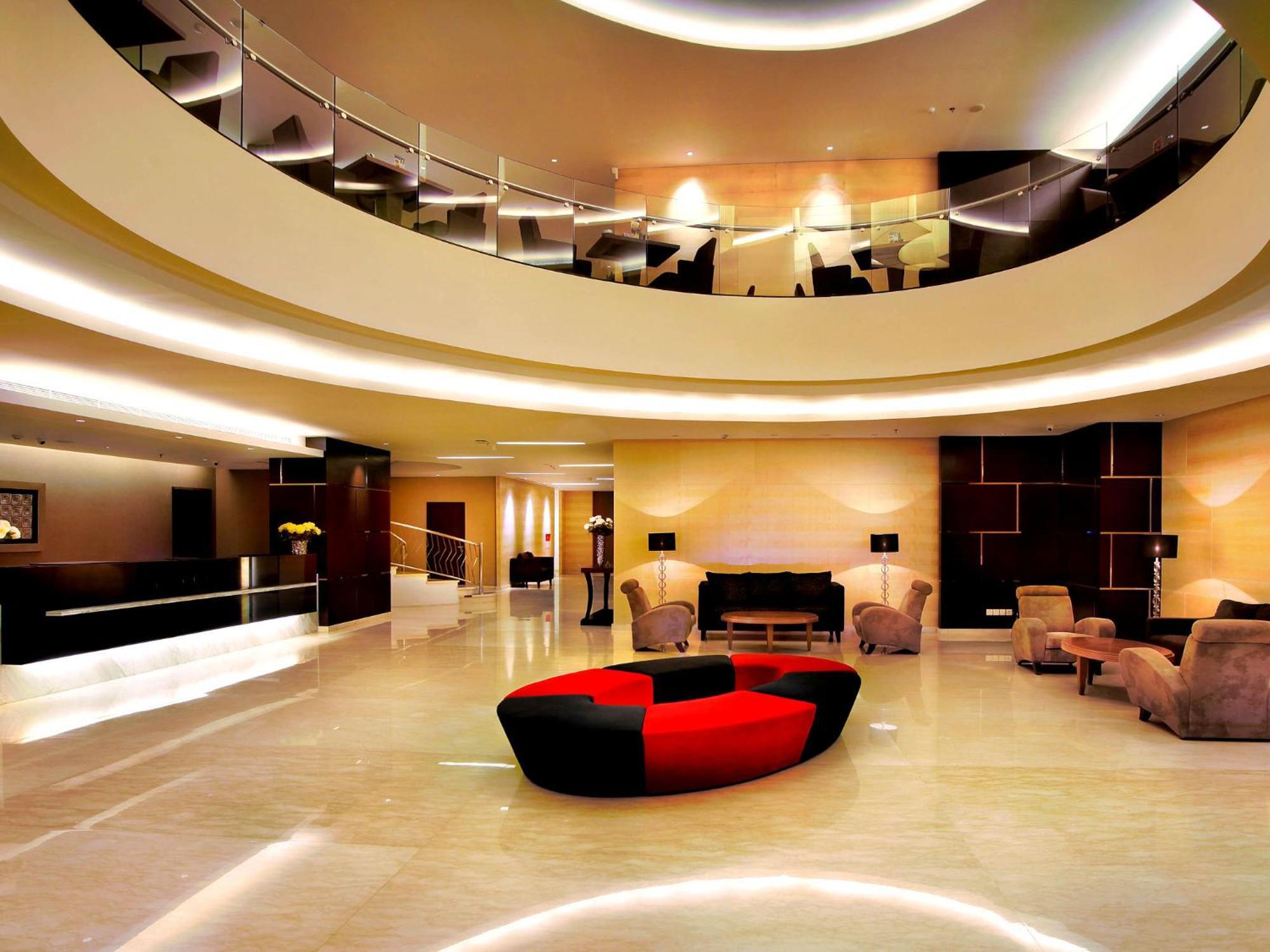 Aston Makassar Hotel&Convention Center Esterno foto