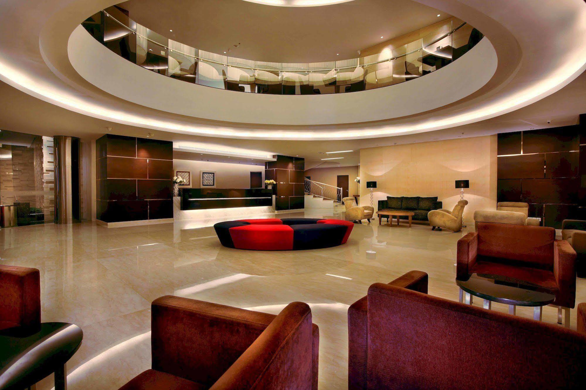 Aston Makassar Hotel&Convention Center Esterno foto