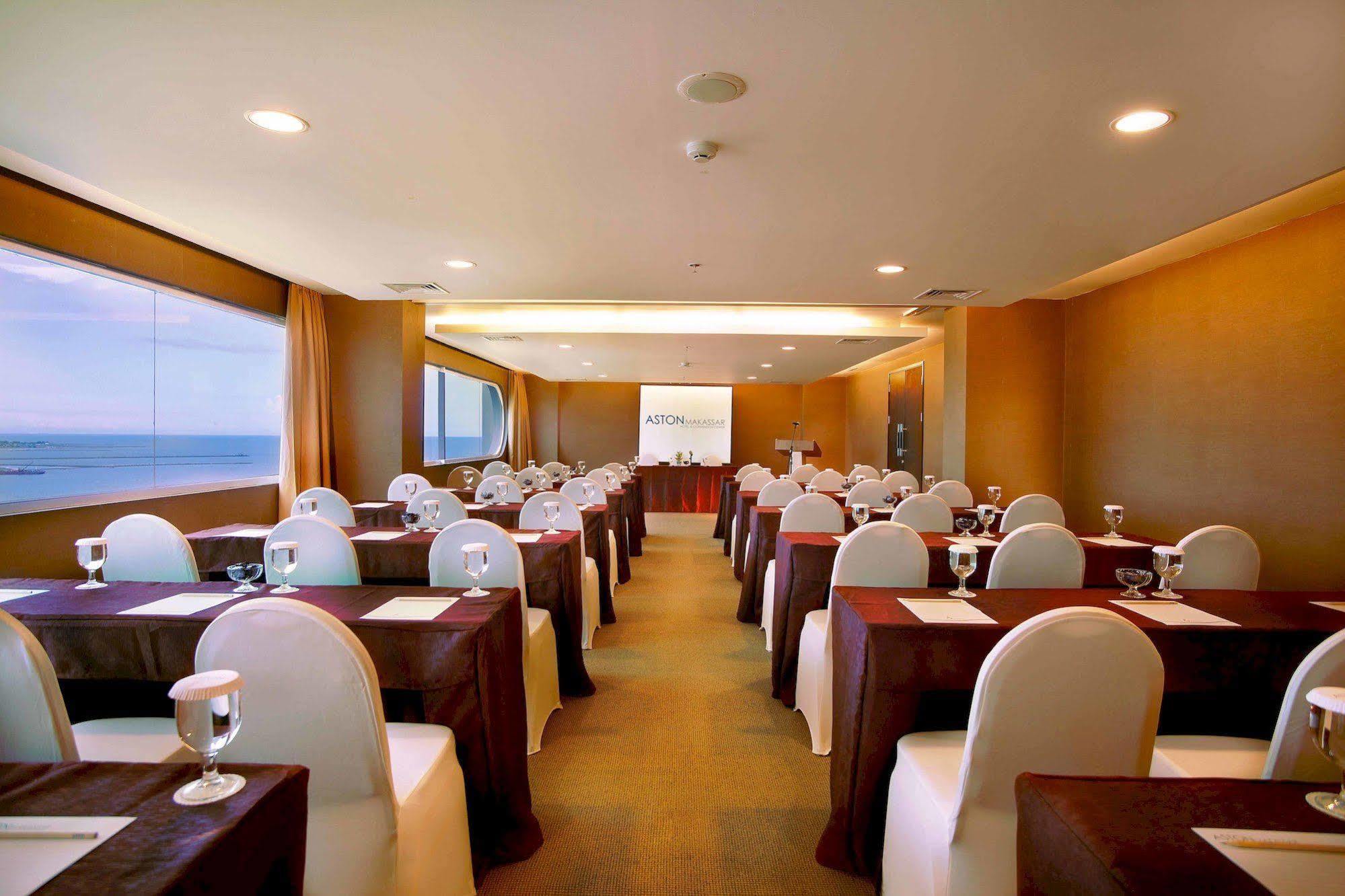 Aston Makassar Hotel&Convention Center Esterno foto